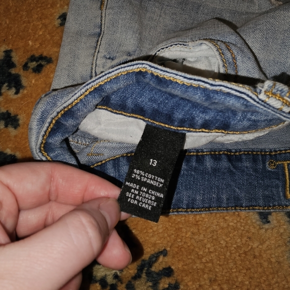 High-waisted Light Wash Denim Shorts - Picture 4 of 4